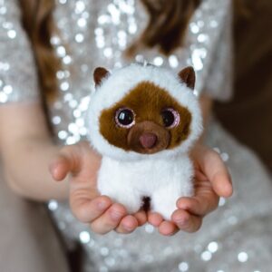 Игрушка мягкая- брелок Котенок белый